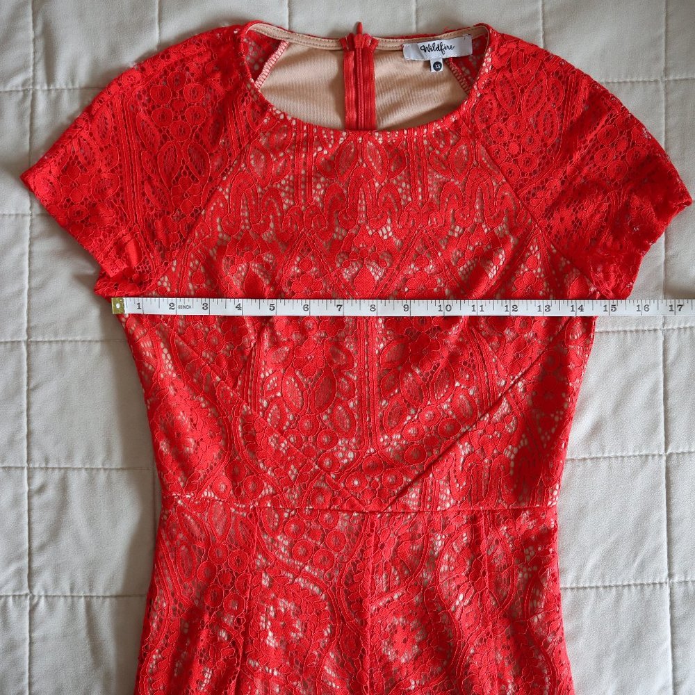 Poppy Red Lace High-Low Lace Dress - Picture 4 of 10